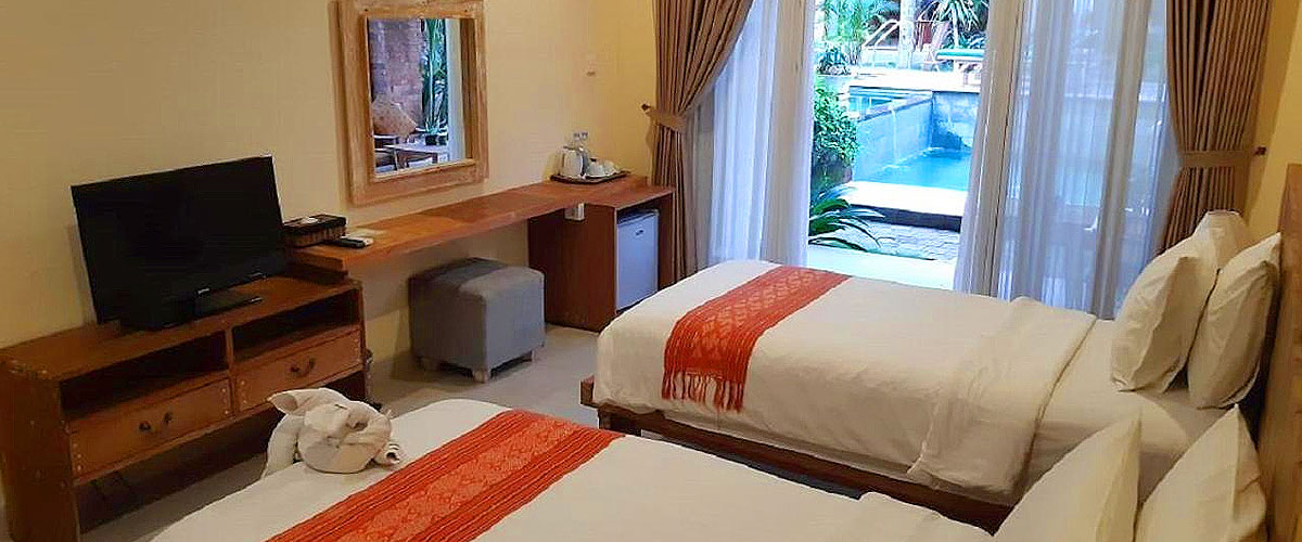 Room With Pool - Bedroom